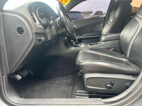 Used 2020 Dodge Charger SXT w/ Leather Interior Group RWD image 6