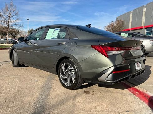 Used 2025 Hyundai Elantra Limited image 8