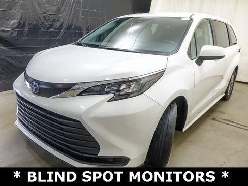 Certified 2024 Toyota Sienna LE image 4