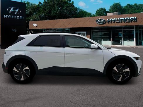 New 2025 Hyundai Ioniq 5 SEL image 9