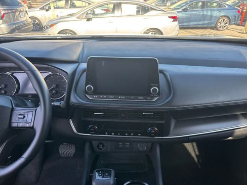 Used 2025 Nissan Rogue SV image 17