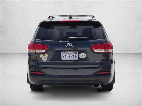 Used 2017 Kia Sorento FWD w/ LX Convenience Package image 6