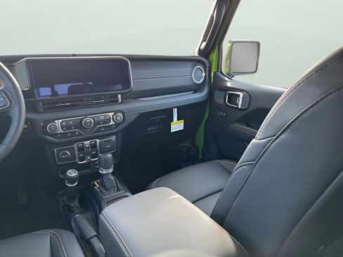 New 2025 Jeep Gladiator Sport image 23