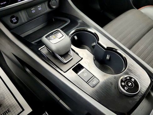 Used 2025 Nissan Rogue SV AWD/4WD image 16