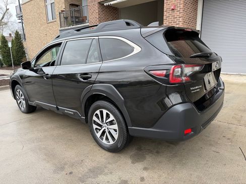 Used 2023 Subaru Outback Premium AWD/4WD image 5