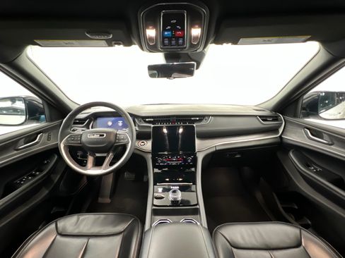 Used 2024 Jeep Grand Cherokee L Limited w/ Luxury Tech Group II image 9