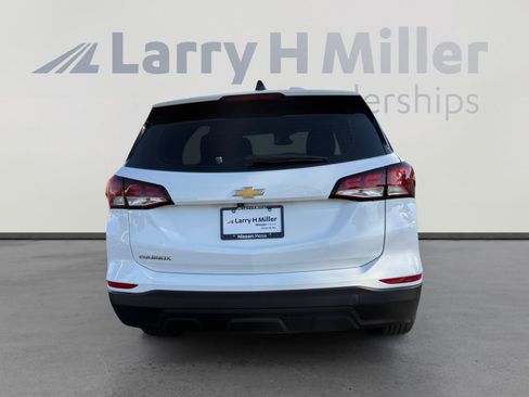 Used 2022 Chevrolet Equinox LS FWD image 4
