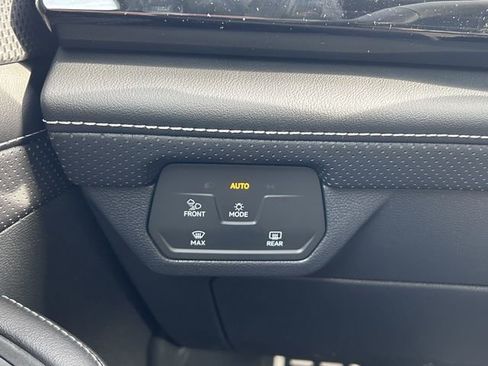 New 2026 Volkswagen Atlas Cross Sport SEL R-Line AWD/4WD image 19
