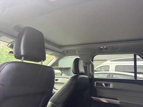 Used 2022 Ford Explorer XLT w/ Equipment Group 202A image 12