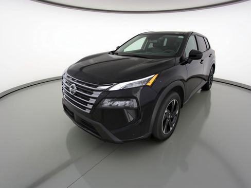 Used 2025 Nissan Rogue SV image 3