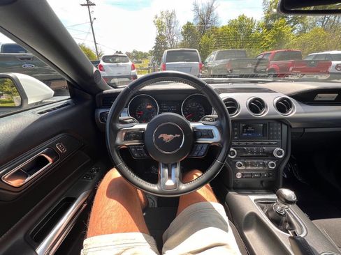 Used 2018 Ford Mustang GT RWD image 25