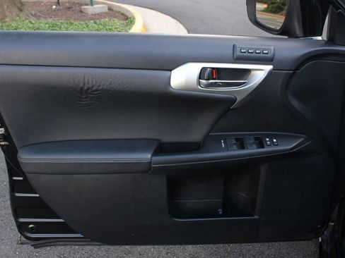 Used 2011 Lexus CT 200h Premium w/ Leather Pkg FWD image 15