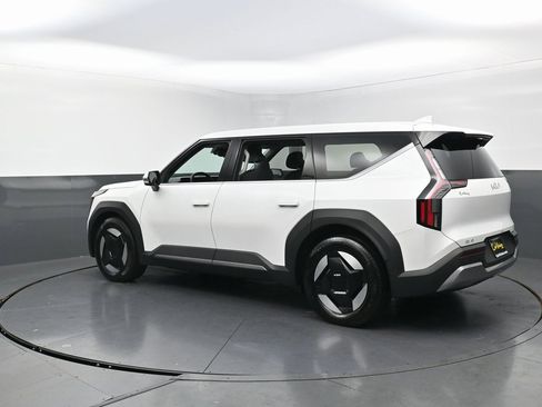 Used 2024 Kia EV9 Light Long Range image 9