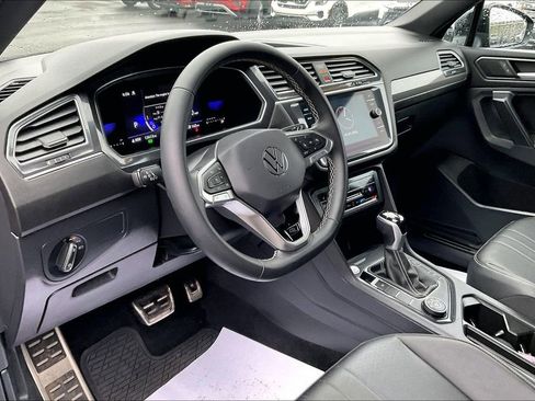 Used 2023 Volkswagen Tiguan SE R-Line image 13