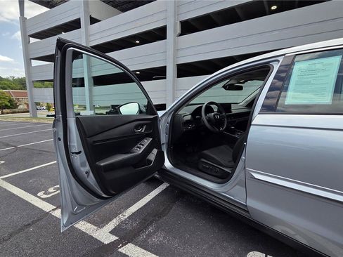 Used 2024 Honda Accord EX image 12