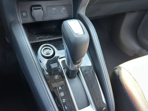 Used 2024 Nissan Versa SR FWD image 28
