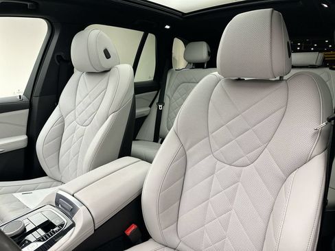 Used 2025 BMW X5 xDrive40i w/ M Sport Package AWD/4WD image 22