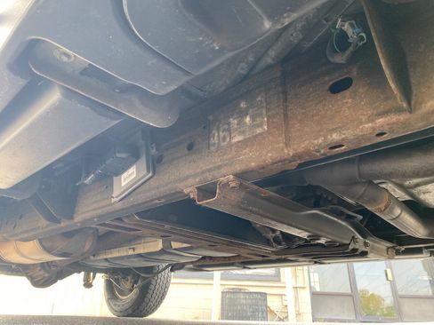 Used 2011 Chevrolet Suburban 2500 LS w/ Skid Plate Package AWD/4WD image 34