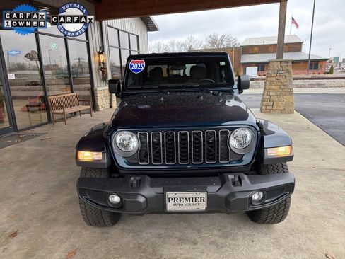 Used 2025 Jeep Gladiator Sport image 21