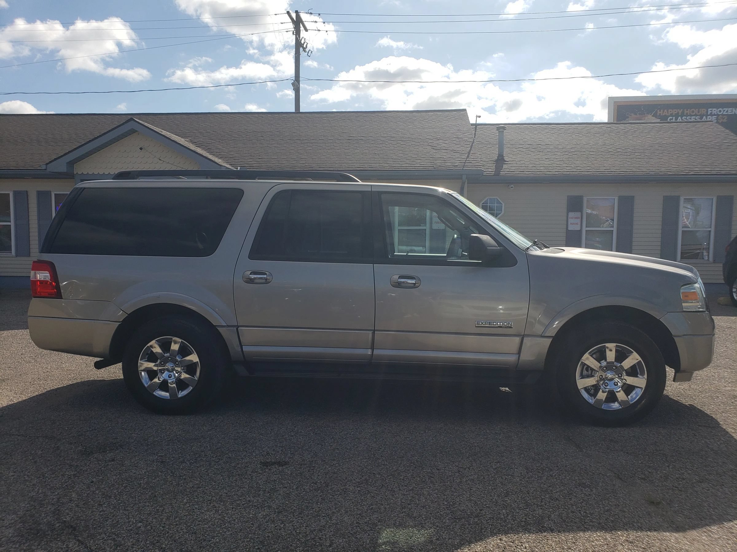 Used 2008 Ford Expedition EL XLT AWD/4WD image 5