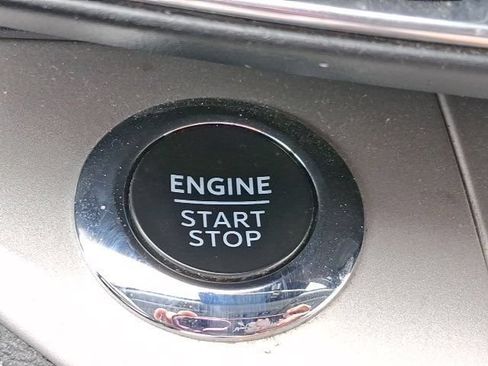 Used 2024 Ford Explorer XLT w/ Equipment Group 202A AWD/4WD image 21