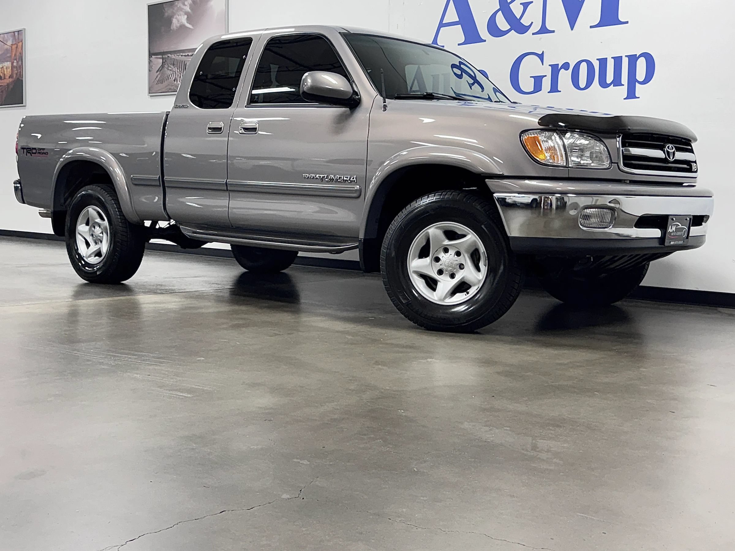 Used 2000 Toyota Tundra Limited w/ Off-Road Pkg AWD/4WD image 3
