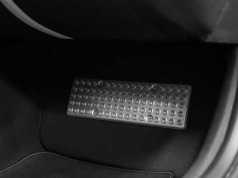 Certified 2022 Ferrari 812 Competizione image 26