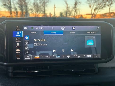 Used 2024 Jeep Gladiator Willys image 16