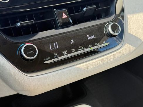 Used 2020 Toyota Corolla LE FWD image 27