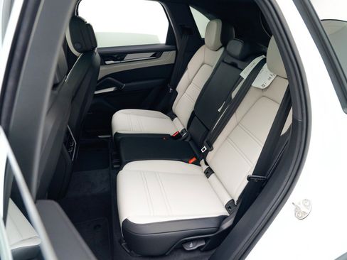 New 2026 Porsche Cayenne image 30