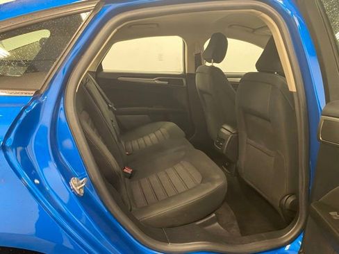 Used 2020 Ford Fusion SE image 25