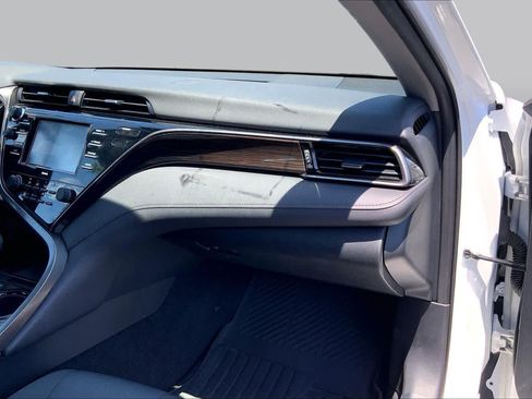 Used 2020 Toyota Camry LE FWD image 18
