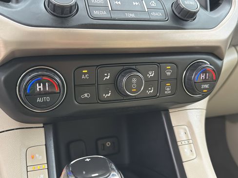 Used 2019 GMC Acadia Denali w/ Technology Package image 34