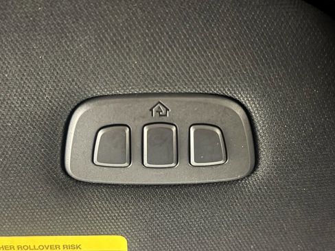 Used 2022 Ford F150 Lightning Lariat image 51