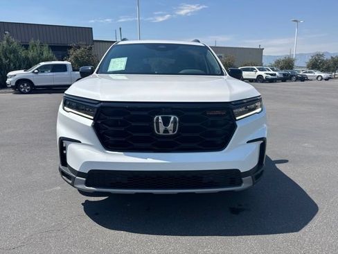 Certified 2025 Honda Pilot TrailSport image 4