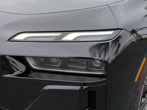 Used 2026 BMW 740i w/ Premium Package RWD image 6