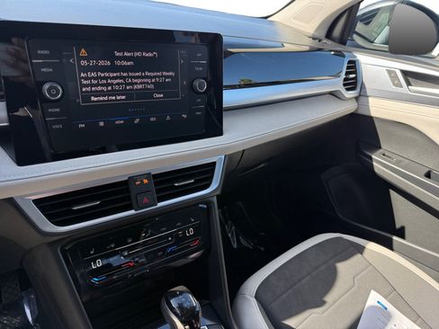 Certified 2025 Volkswagen Taos SE w/ Panoramic Sunroof Package FWD image 12