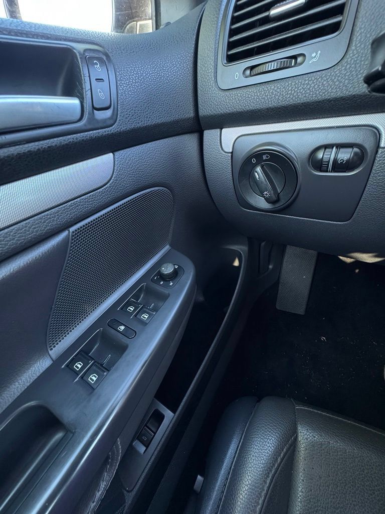 Used 2009 Volkswagen Jetta SE FWD image 13