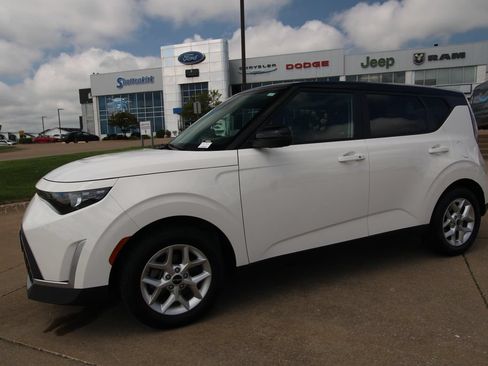 Used 2025 Kia Soul S FWD image 17