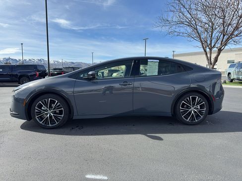 Used 2025 Toyota Prius XLE image 4