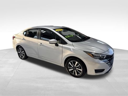 Used 2025 Nissan Versa SV FWD image 11