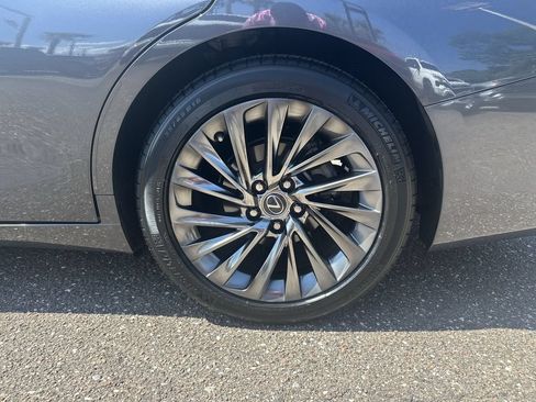 Used 2024 Lexus ES 300h Ultra Luxury w/ Accessory Package (Z2) FWD image 34