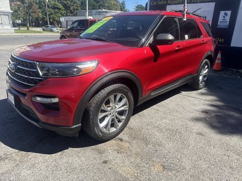 Used 2020 Ford Explorer XLT w/ Equipment Group 202A AWD/4WD image 5