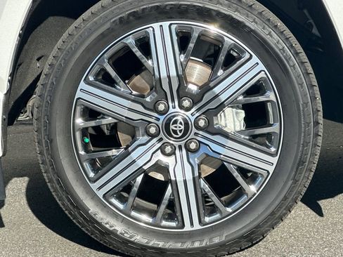 Used 2025 Toyota Sequoia Capstone image 28