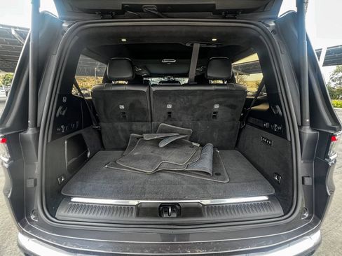 Used 2022 Jeep Grand Wagoneer Series III AWD/4WD image 27