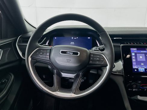 Used 2023 Jeep Grand Cherokee Altitude image 18