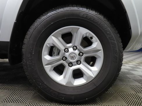 Used 2024 Toyota 4Runner SR5 Premium w/ Moonroof Package AWD/4WD image 10
