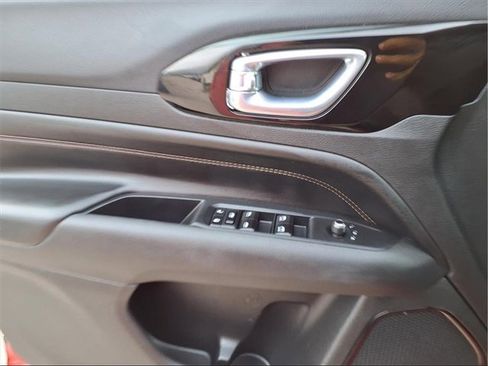 Used 2023 Jeep Compass Limited image 11