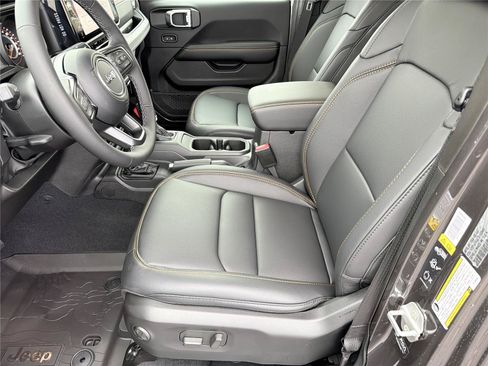 New 2026 Jeep Gladiator Sport AWD/4WD image 8