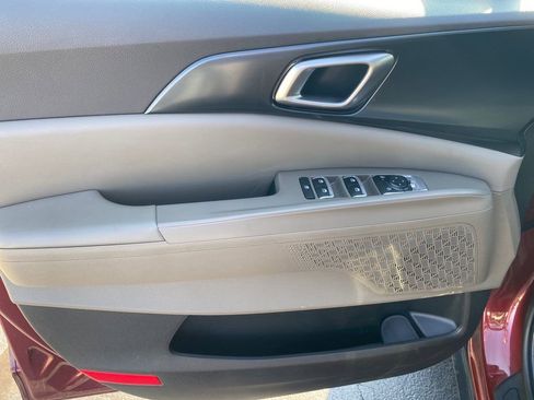 Used 2025 Kia Carnival FWD image 12
